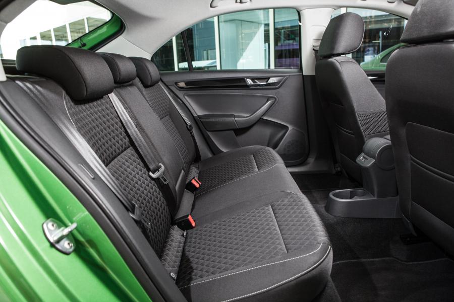 Интерьер Skoda Rapid 2017 года  (WW) (фото 29 из 45)